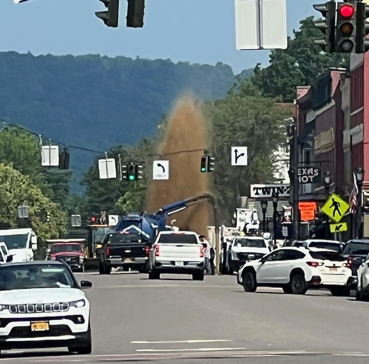 Geyser!!! Downtown Wellsville water repairs shut down East Jefferson to