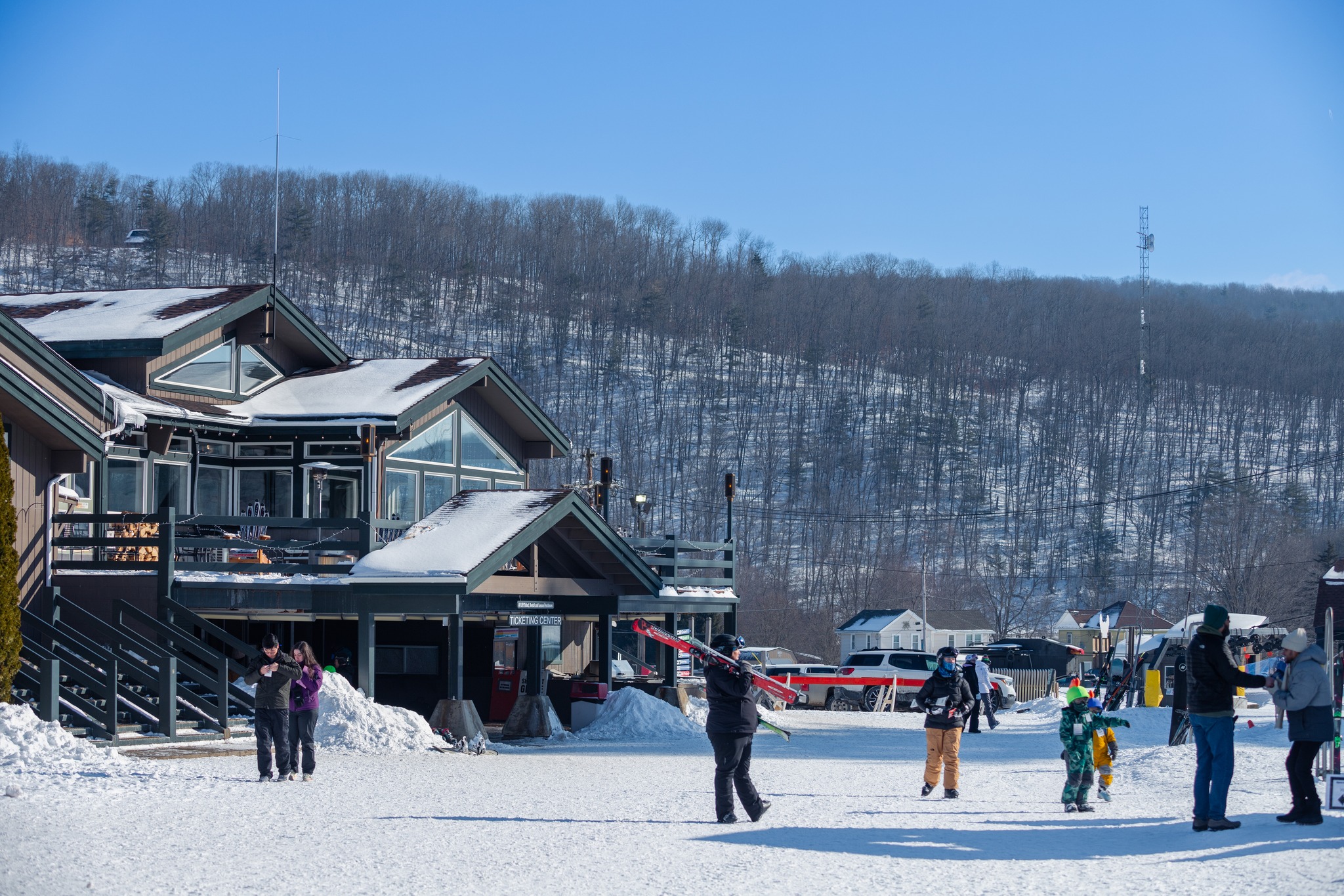  LA Ski Club限定　Fitswell ミトン セット Swain Resort Introduces Groundbreaking “Family Pass” to Make